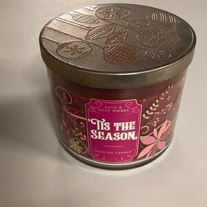 Bath & Body Works 'Tis The Season Scented Candle - Red
